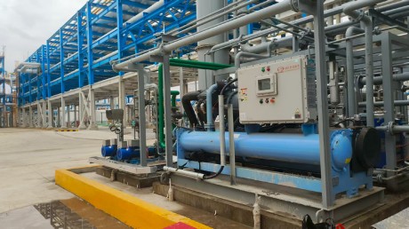 石化公司防爆螺桿冷水機(jī)安裝案例